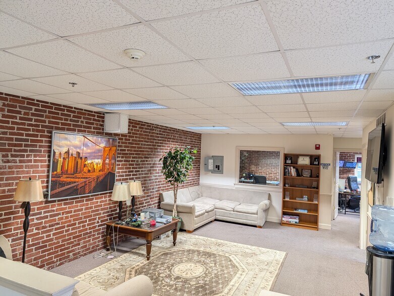 113 E Chestnut St, Souderton, PA à louer - Photo de l’immeuble – Image 3 sur 20