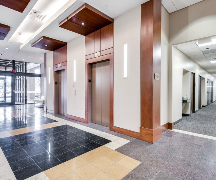4100 spring valley Rd, Dallas, TX à louer - Hall d’entrée – Image 3 sur 5