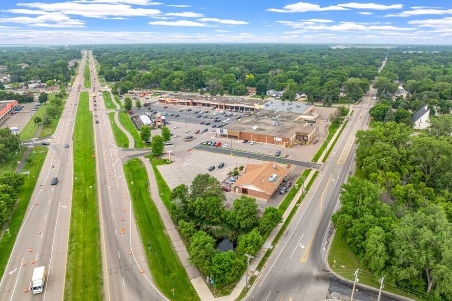 Mounds View Square portefeuille de 3 biens à vendre sur LoopNet.fr - Photo de l’immeuble – Image 2 sur 3