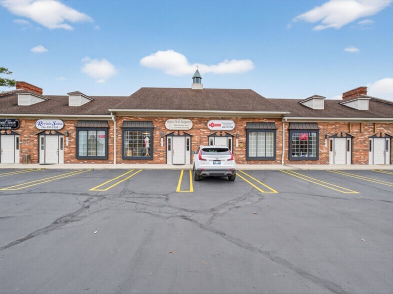 42815-42865 5 Mile Rd, Plymouth, MI à vendre - Photo de l’immeuble – Image 2 sur 46