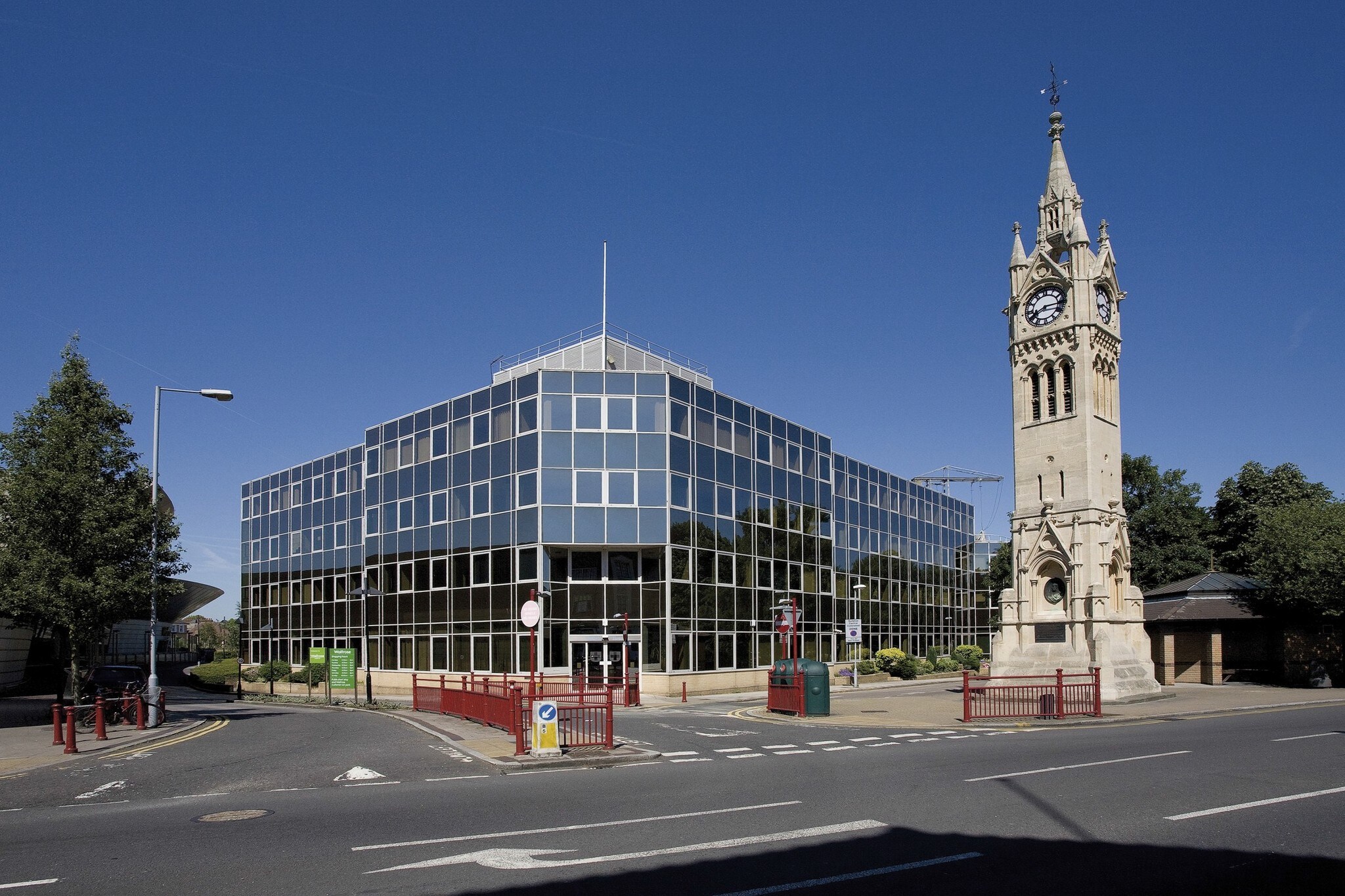 1 The Crescent, Surbiton à louer Photo de l’immeuble– Image 1 sur 10