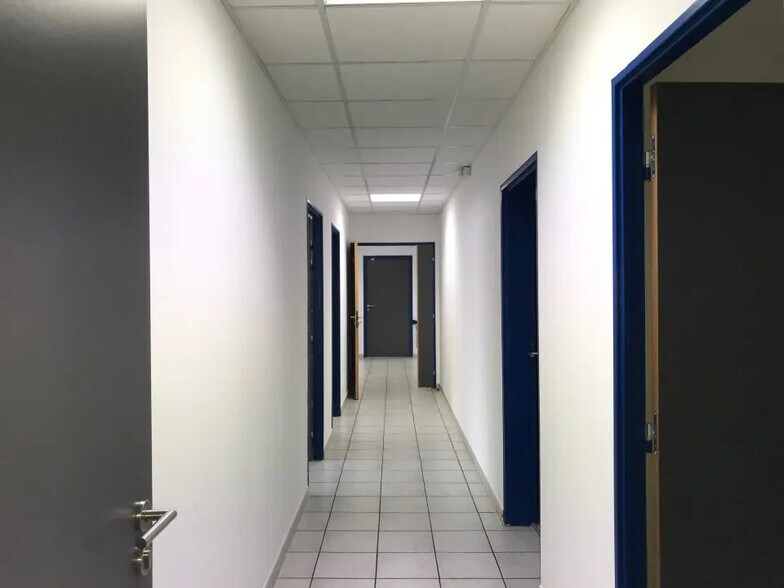 Bureau dans Avignon à louer - Photo de l’immeuble – Image 3 sur 10