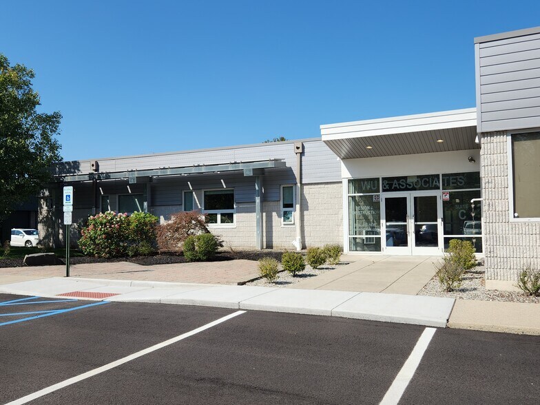 100 Gaither Dr, Mount Laurel, NJ à louer - Photo de l’immeuble – Image 2 sur 16