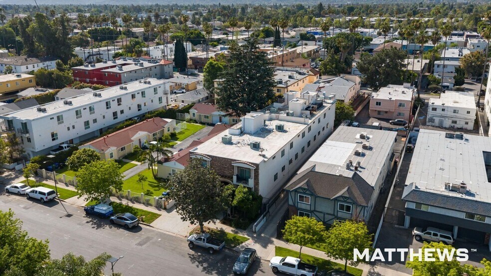 14764 Sylvan St, Van Nuys, CA à vendre - Photo de l’immeuble – Image 2 sur 3