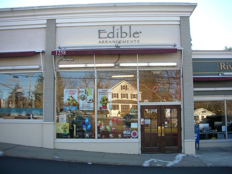 1240-1260 Post Rd E, Westport, CT à louer - Photo de l’immeuble – Image 3 sur 9