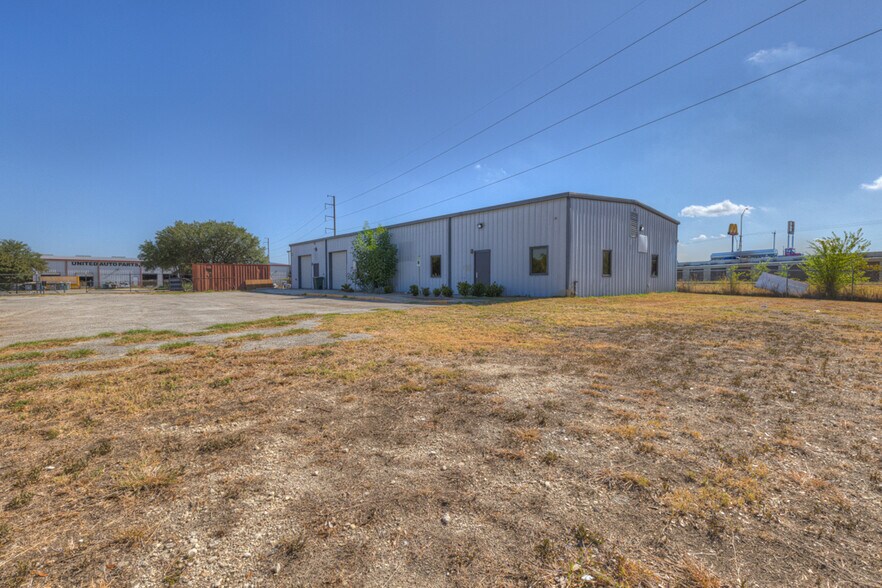 6226 Fairdale Dr, San Antonio, TX à vendre - Photo de l’immeuble – Image 2 sur 28