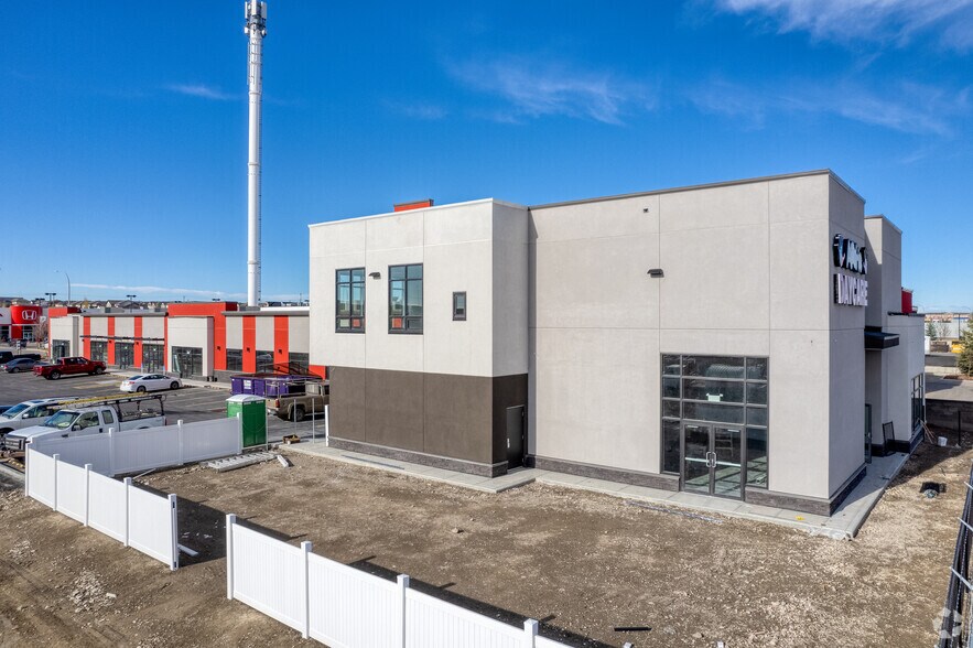 2974 Main St SE, Airdrie, AB à louer - Photo de l’immeuble – Image 1 sur 27