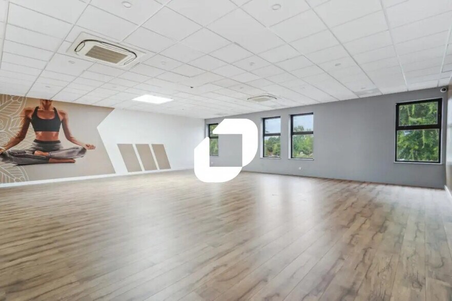 Bureau dans Champigny-sur-Marne à louer - Photo de l’immeuble – Image 3 sur 9