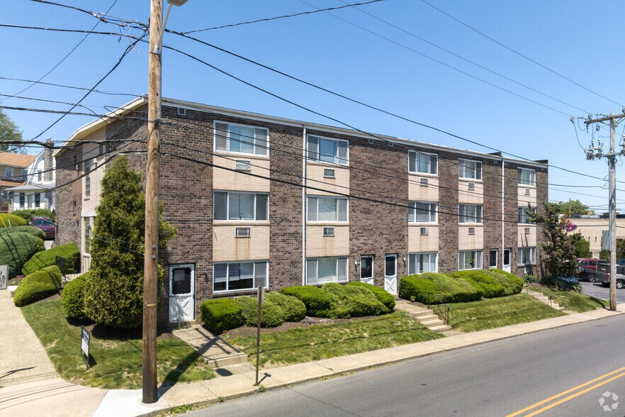30 S State Rd, Upper Darby, PA à vendre - Photo principale – Image 1 sur 24