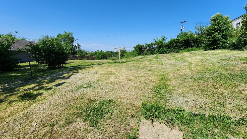 Land Portfolio portefeuille de 2 biens à vendre sur LoopNet.fr - Photo principale – Image 1 sur 2
