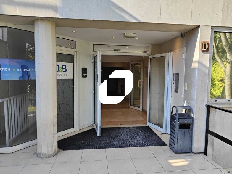 171 Ter Avenue Charles De Gaulle, Neuilly-sur-Seine à louer - Hall d’entrée – Image 2 sur 6