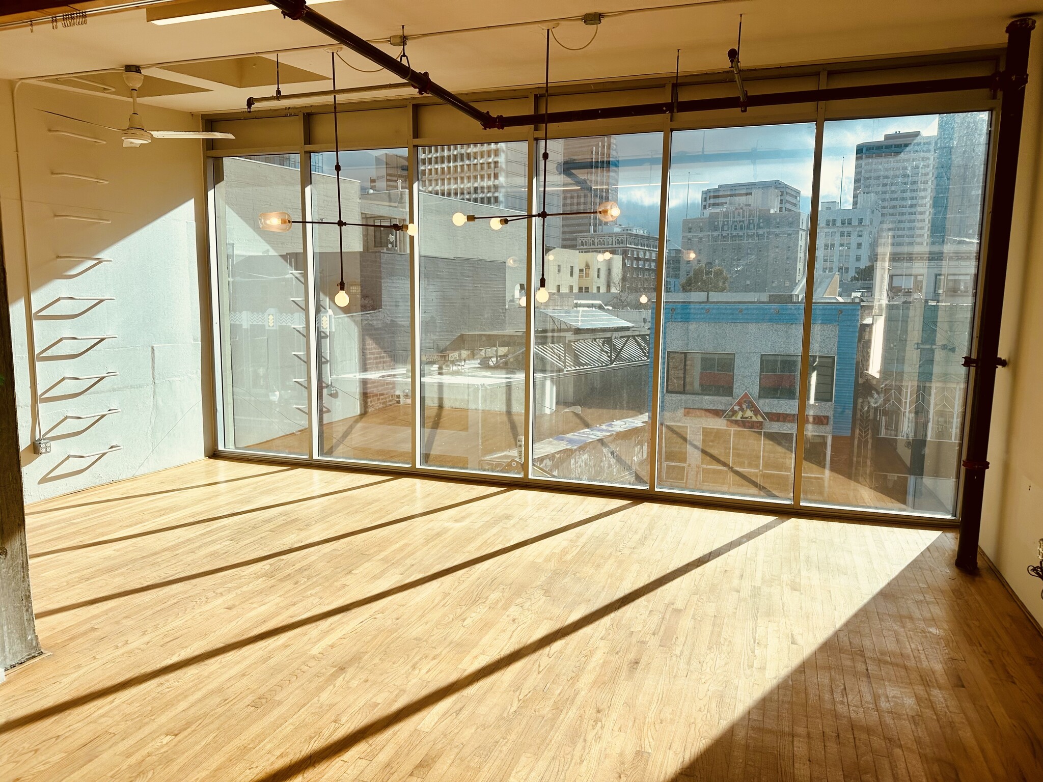 1727-1729 Telegraph Ave, Oakland, CA à louer Photo intérieure– Image 1 sur 21