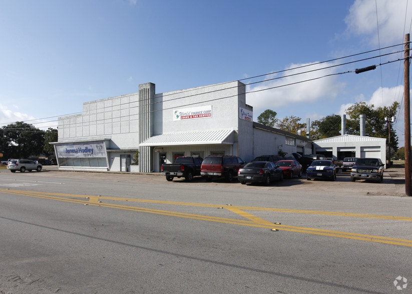 605 N Velasco St, Angleton, TX à vendre - Photo principale – Image 1 sur 6