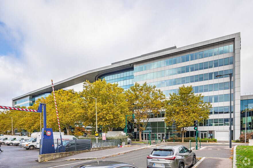 420 Rue D'Estienne D'Orves, Colombes à louer - Photo de l’immeuble – Image 2 sur 4