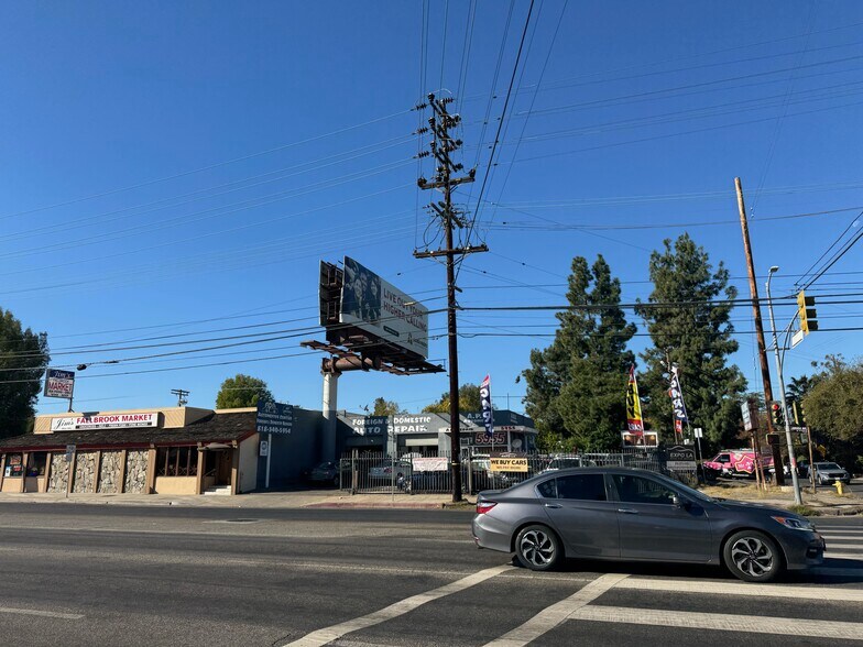 22802 Oxnard St, Woodland Hills, CA à vendre - Photo de l’immeuble – Image 3 sur 8