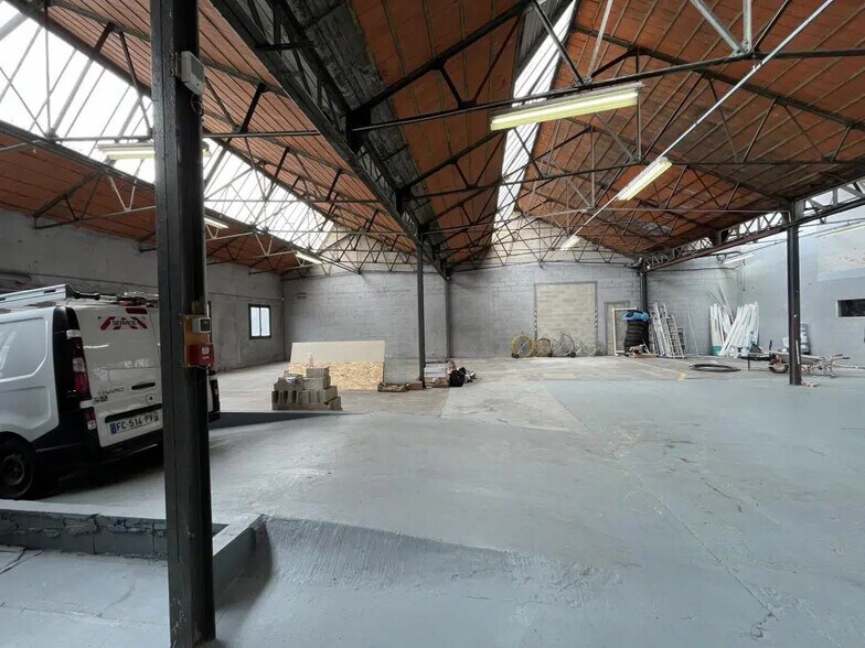 Local d’activités dans Montmagny à louer - Photo de l’immeuble – Image 3 sur 8