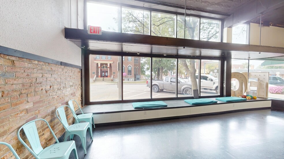 215 W College Ave, Greenville, IL à louer - Hall d’entrée – Image 3 sur 21