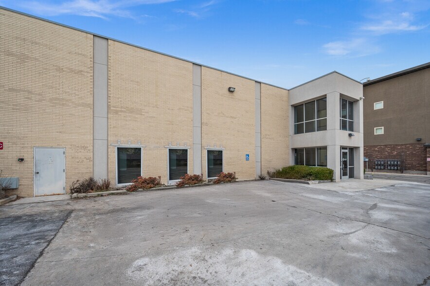 2495-2511 S West Temple, South Salt Lake, UT à louer - Photo de l’immeuble – Image 3 sur 16