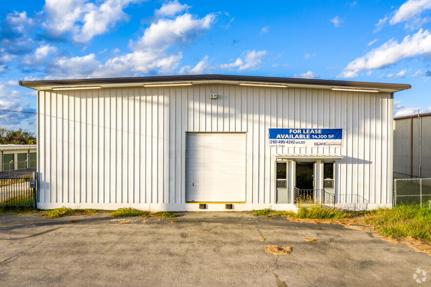 440 E IH-10, Seguin, TX à louer - Photo de l’immeuble – Image 2 sur 6