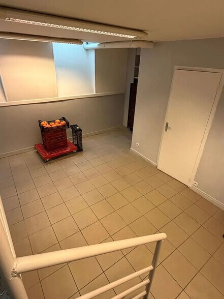 Local commercial dans Paris à louer - Photo de l’immeuble – Image 3 sur 7
