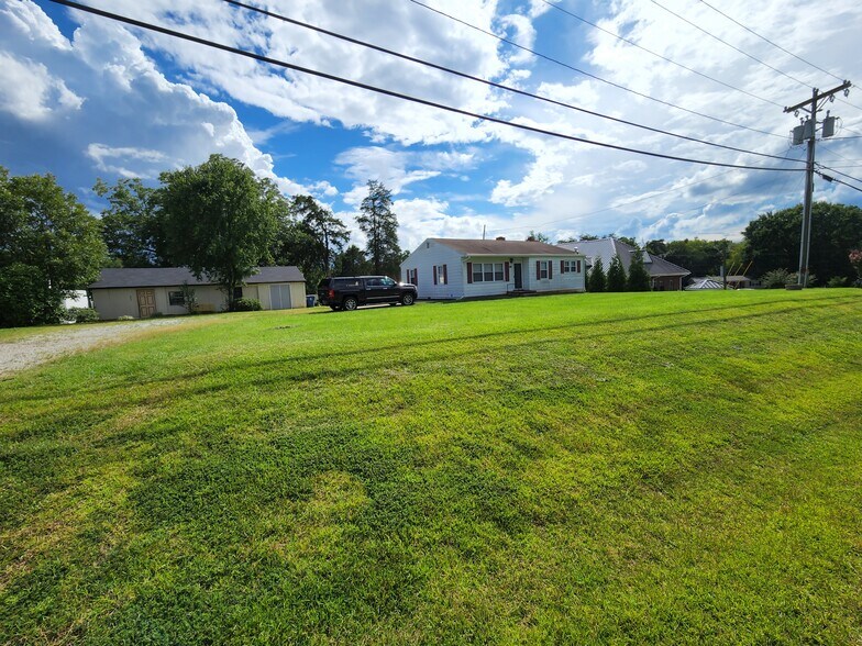 4905 Auburn Rd, Summerfield, NC à louer - Photo de l’immeuble – Image 3 sur 9