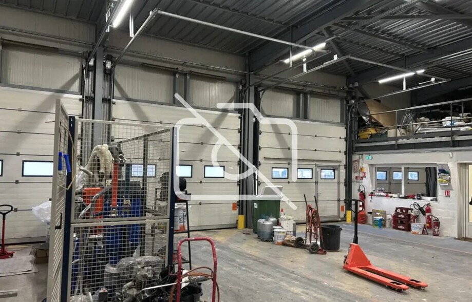 Industriel/Logistique dans Guibeville à vendre - Photo de l’immeuble – Image 2 sur 4