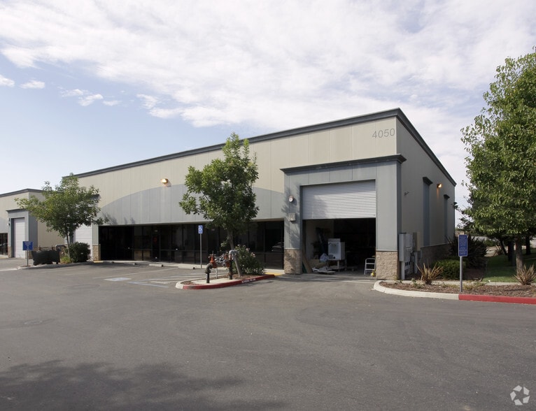 4050 Cincinnati Ave, Rocklin, CA à louer - Photo de l’immeuble – Image 2 sur 5