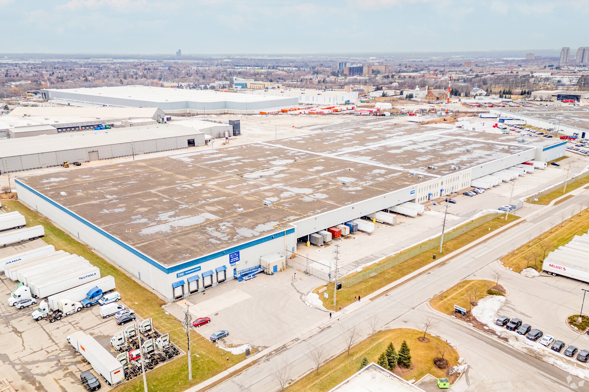 6757 Northwest Dr, Mississauga, ON à louer Photo principale– Image 1 sur 20