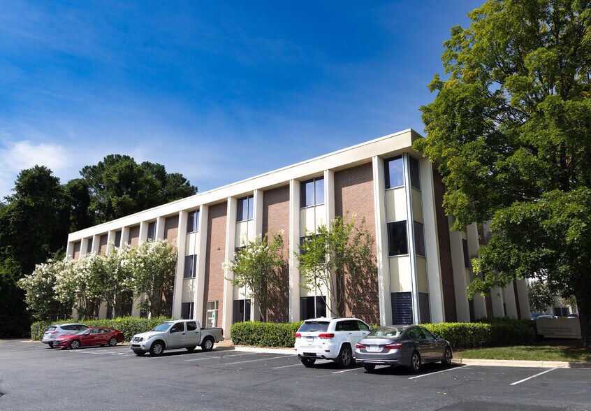 3801 Computer Dr, Raleigh, NC à louer - Photo de l’immeuble – Image 2 sur 11
