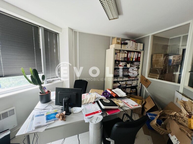 Bureau dans Champs-sur-Marne à vendre - Photo intérieure – Image 3 sur 7