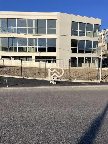 Bureau dans Marseille à louer - Photo de l’immeuble – Image 2 sur 3