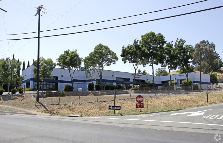 280 Arthur Rd, Martinez, CA à vendre - Photo de l’immeuble – Image 2 sur 11