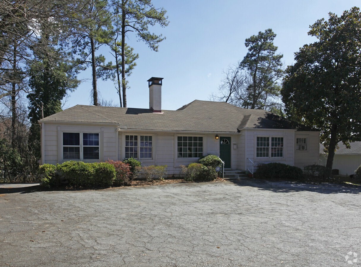 1799 Clairmont Rd, Decatur, GA à vendre Photo de l’immeuble– Image 1 sur 6