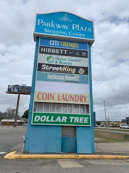 2001 NW Evangeline Trwy, Lafayette, LA à louer - Photo de l’immeuble – Image 3 sur 12