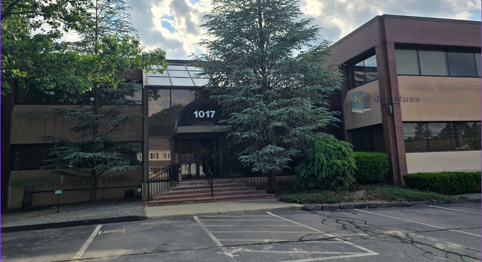 1017 Turnpike St, Canton, MA à vendre - Photo de l’immeuble – Image 1 sur 6