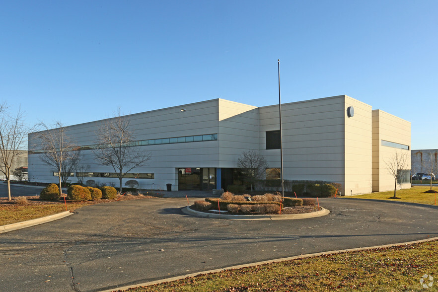 11878 Hubbard St, Livonia, MI à louer - Photo de l’immeuble – Image 2 sur 12