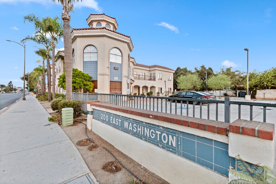 200 E Washington Ave, Escondido, CA à louer - Photo de l’immeuble – Image 3 sur 8