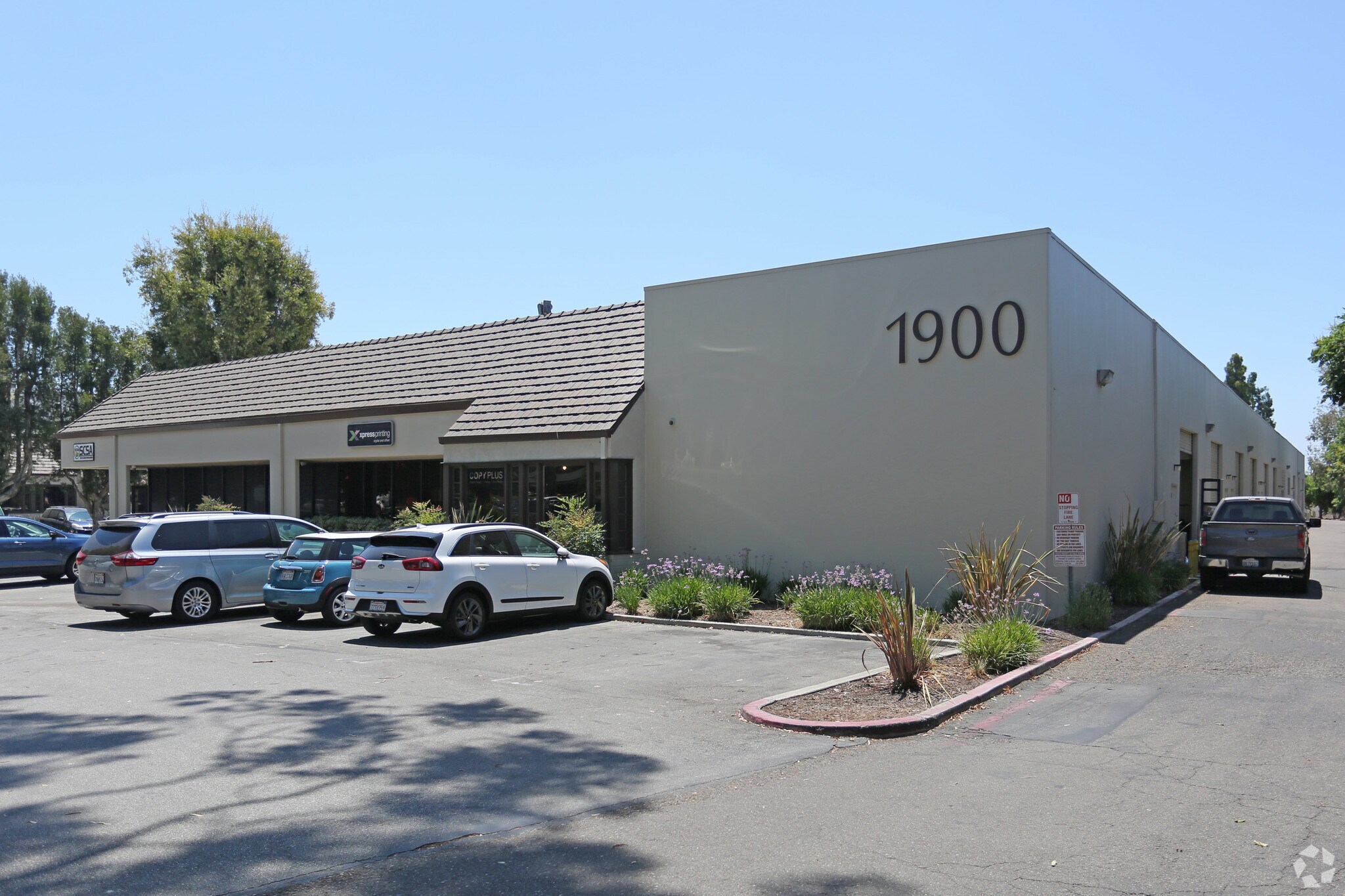 1900 E Warner Ave, Santa Ana, CA à louer Photo principale– Image 1 sur 7