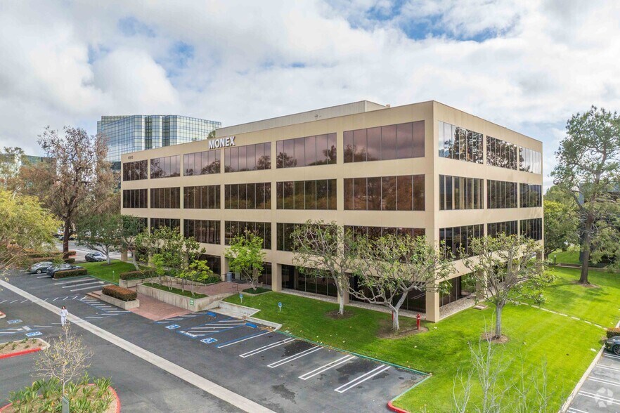 4910 Birch St, Newport Beach, CA à louer - Photo de l’immeuble – Image 1 sur 1