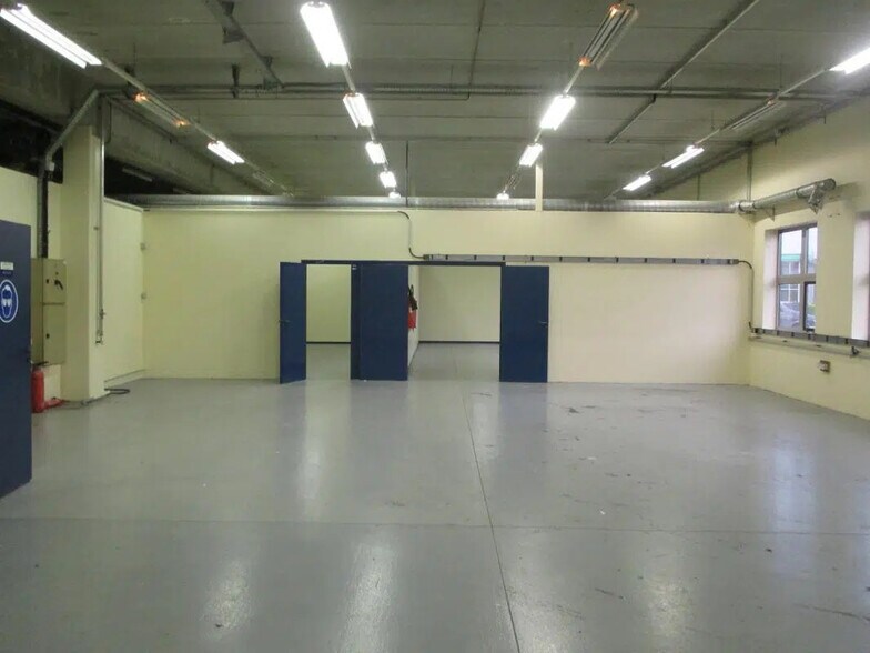 1 Rue Enrico Fermi, Saint-Thibault-des-Vignes à louer - Photo de l’immeuble – Image 2 sur 32