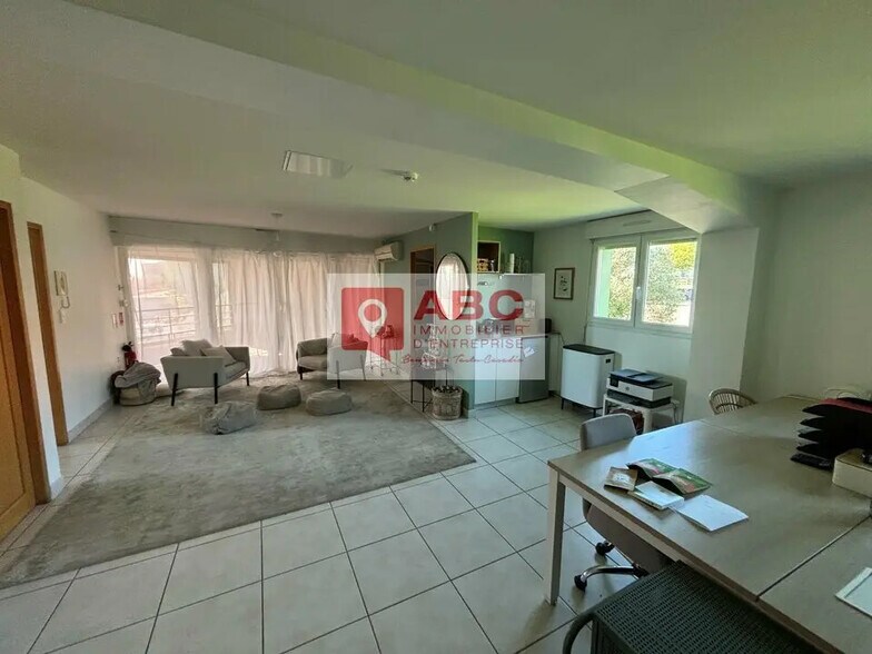 Local d'activités dans Saint-Aunès à vendre - Photo intérieure – Image 2 sur 4