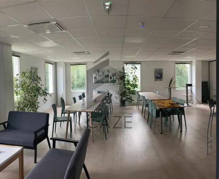 Bureau dans Pessac à louer - Photo de l’immeuble – Image 2 sur 17