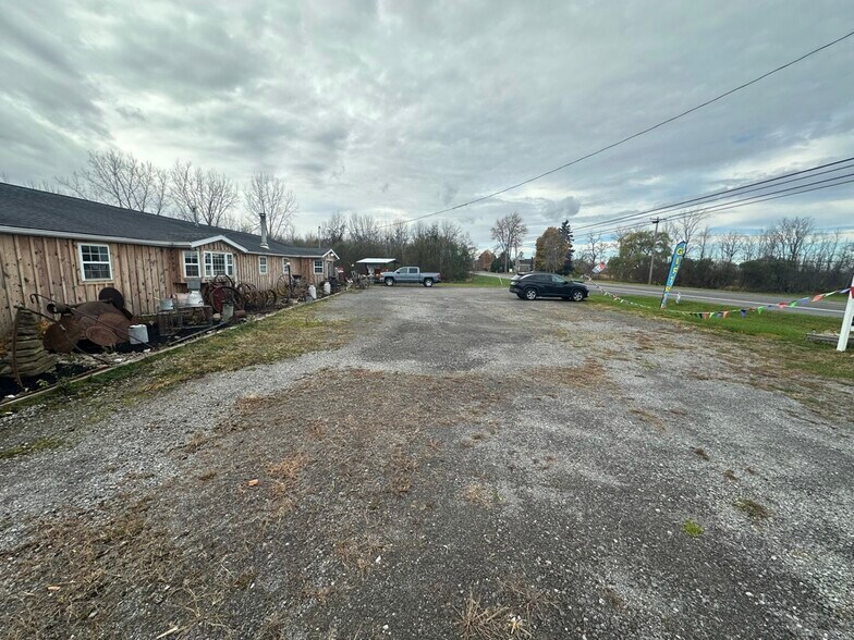 14462 W Ridge Rd, Albion Town Orleans, NY à vendre - Photo de l’immeuble – Image 2 sur 18