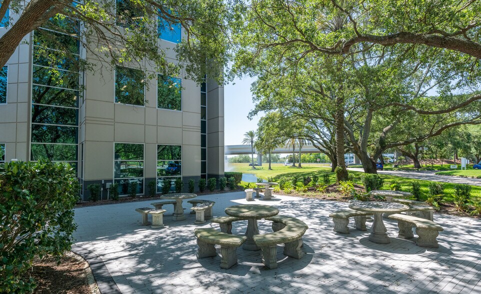 4345 Southpoint Blvd, Jacksonville, FL à louer - Photo de l’immeuble – Image 2 sur 6