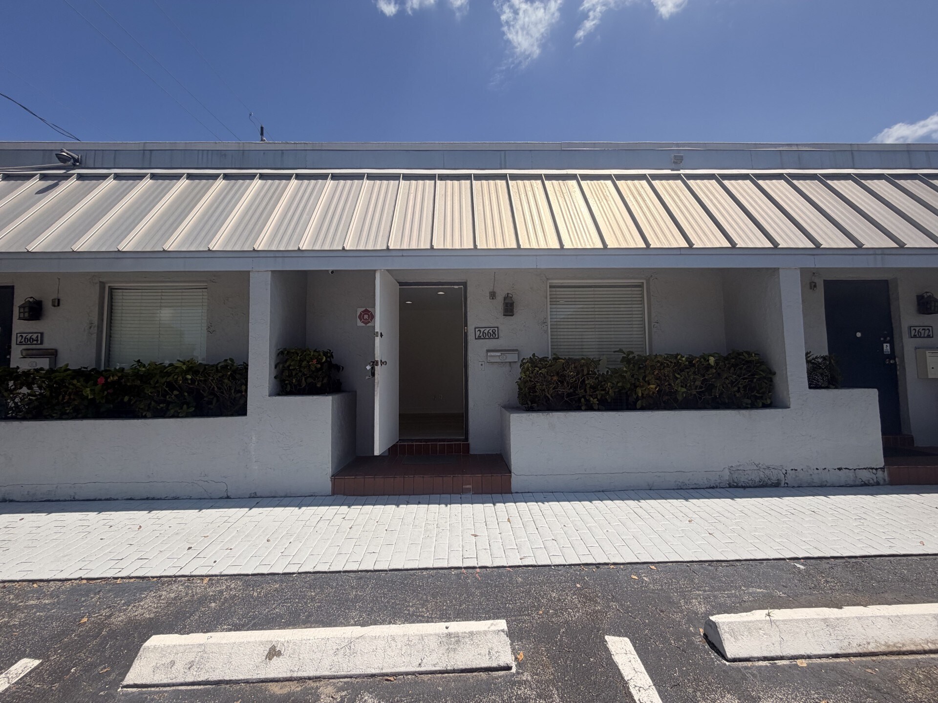2696 NW 31st Ave, Lauderdale Lakes, FL à louer Photo de l’immeuble– Image 1 sur 6