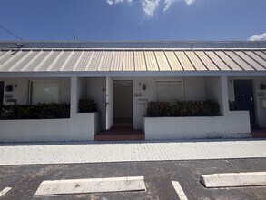 2696 NW 31st Ave, Lauderdale Lakes, FL à louer Photo de l’immeuble– Image 1 sur 6