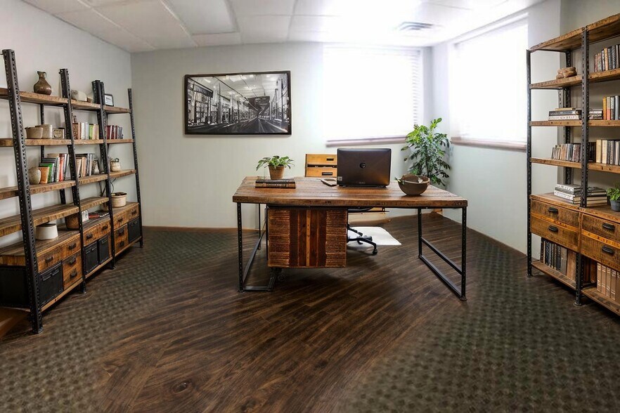 1660 Akron Peninsula Rd, Akron, OH à louer - Photo de l’immeuble – Image 2 sur 6