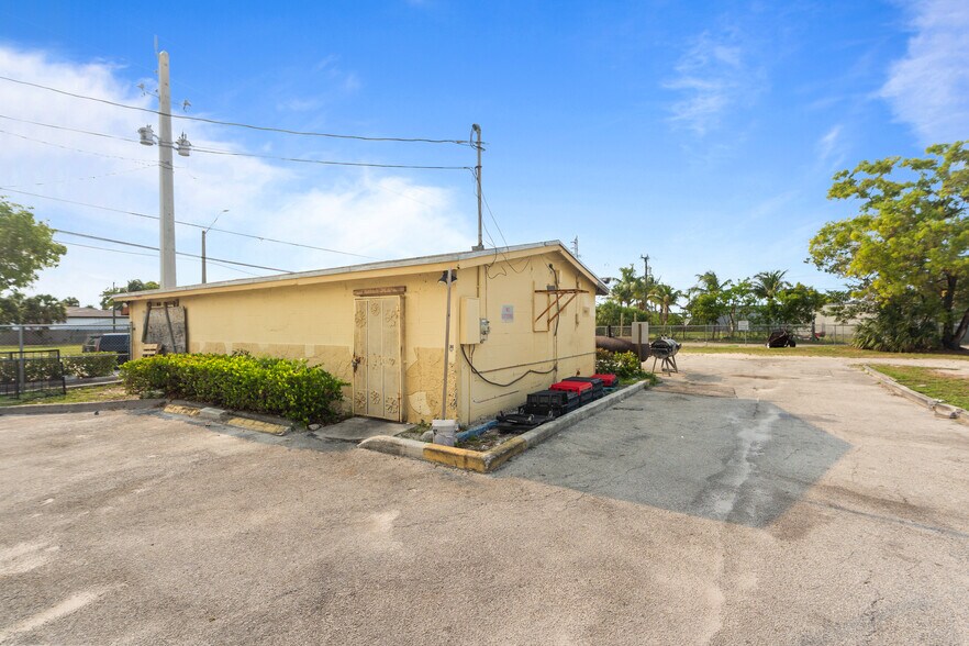 700 NW 27th Ave, Fort Lauderdale, FL à louer - Photo de l’immeuble – Image 2 sur 4