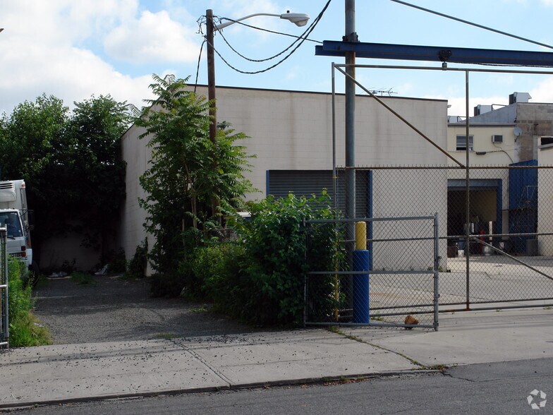 203 Vanderpool St, Newark, NJ à louer - Photo de l’immeuble – Image 2 sur 3