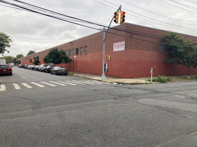 1900 Linden Blvd, Brooklyn, NY à louer - Photo de l’immeuble – Image 3 sur 4